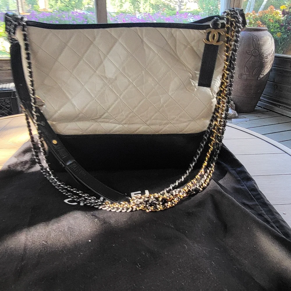 Chanel gabrielle hobo crossbody - Picture 2 of 10